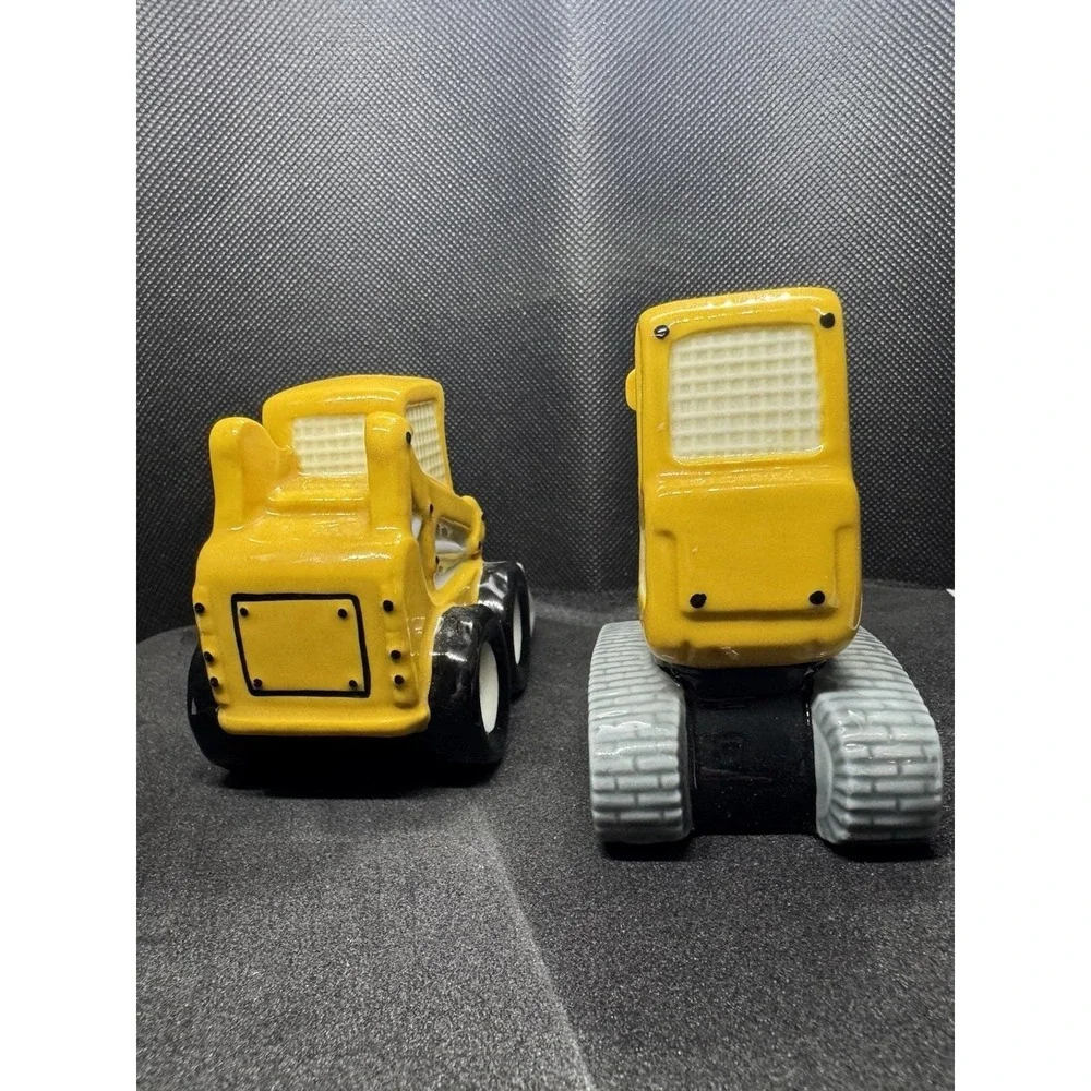 Ceramic Construction Zone Ceramic Excavator Salt and Pepper Shakers, Home Décor,